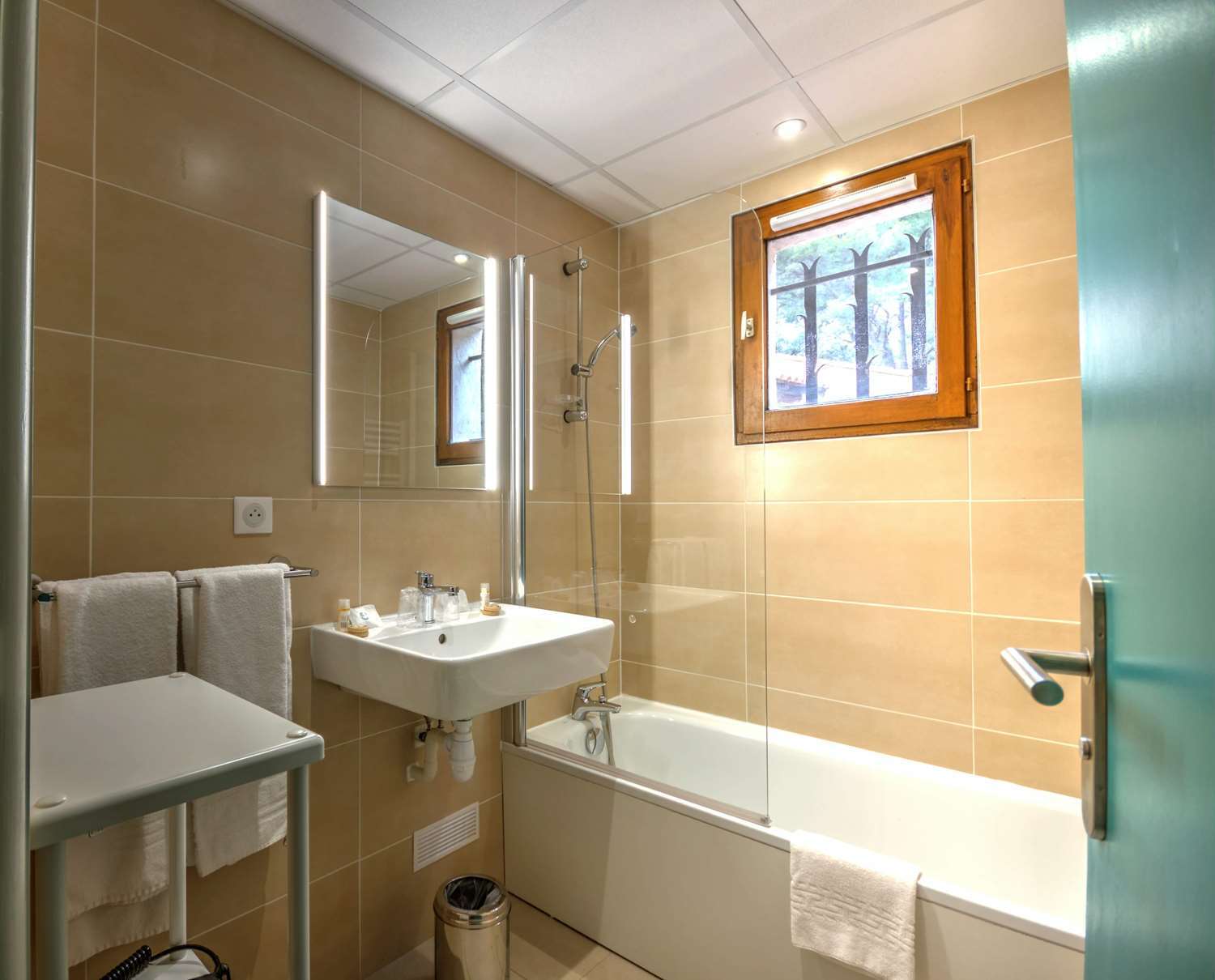 Best Western Domaine de Roquerousse Salon-de-Provence Exterior foto